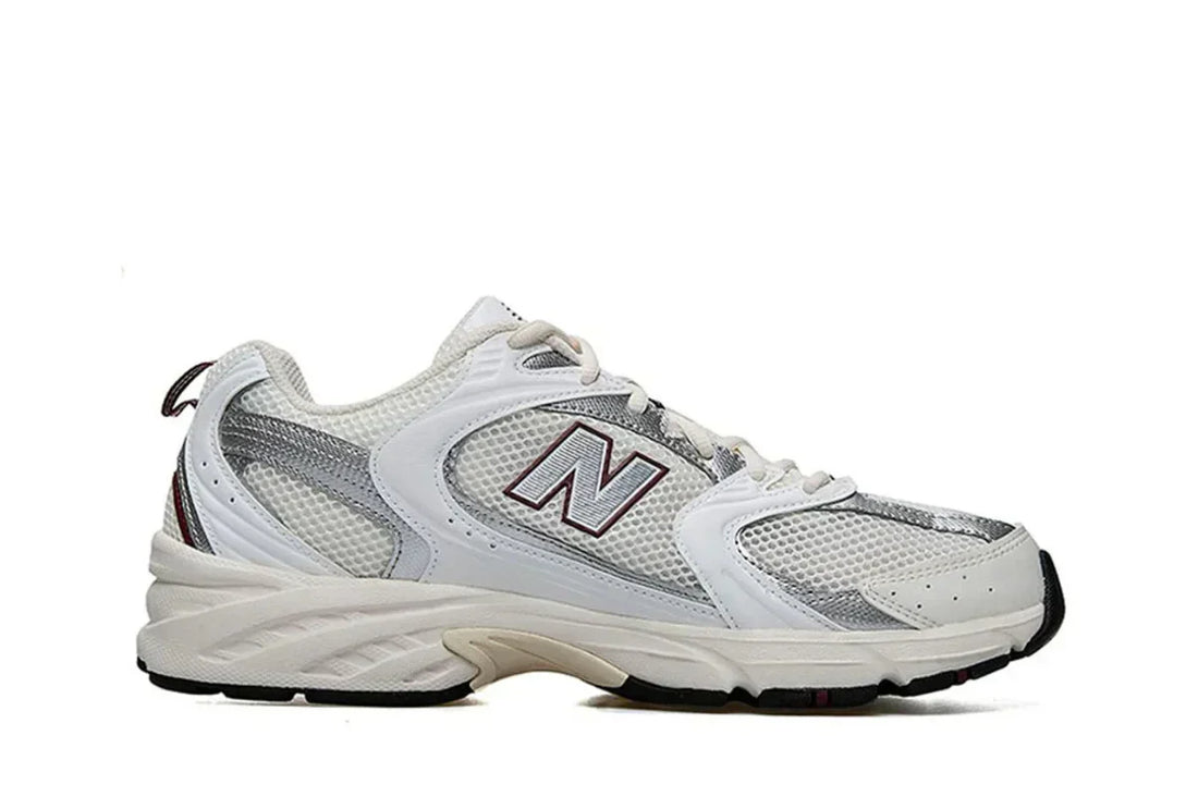 Tênis New Balance 530 Sea Salt White Mercury Red Branco vista lateral