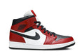 Tênis Air Jordan 1 Mid Chicago Black Toe Vermelho/Preto vista lateral