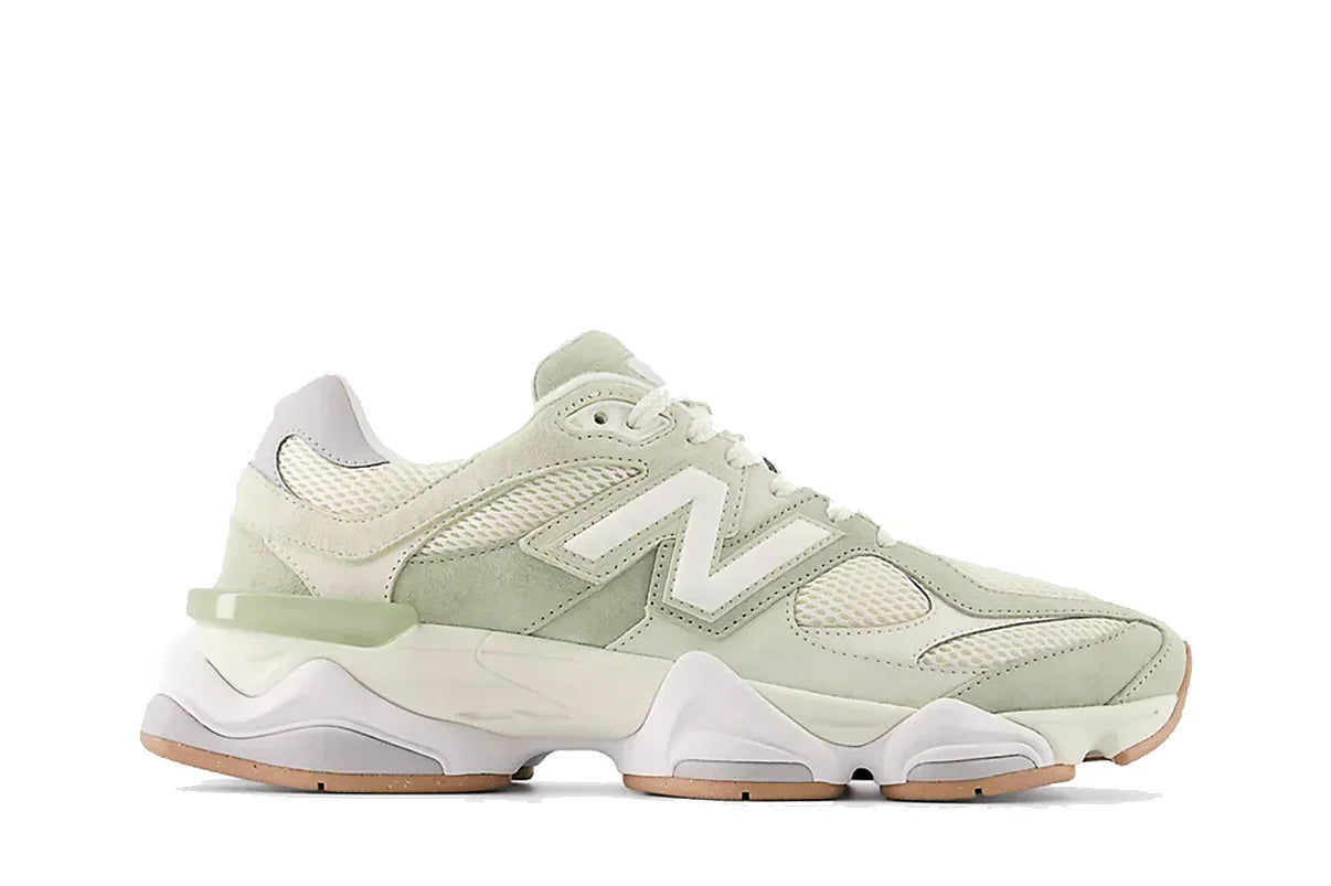 Tênis New Balance 9060 Garter Snake Pearl Grey Verde vista lateral