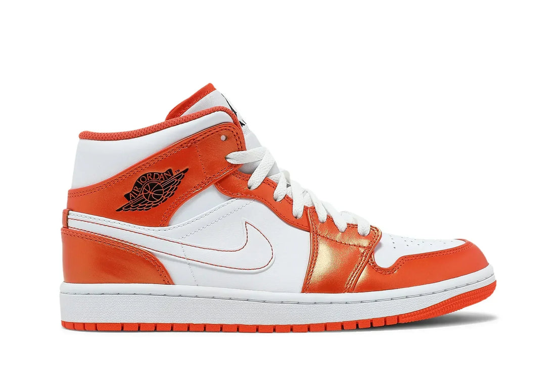 Tênis Nike Air Jordan 1 Mid SE Electro Orange Laranja vista lateral