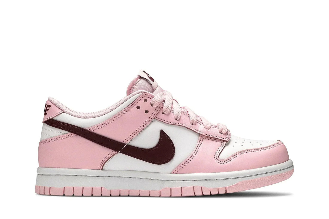 Tênis Nike Dunk Low Pink Red White Rosa vista lateral