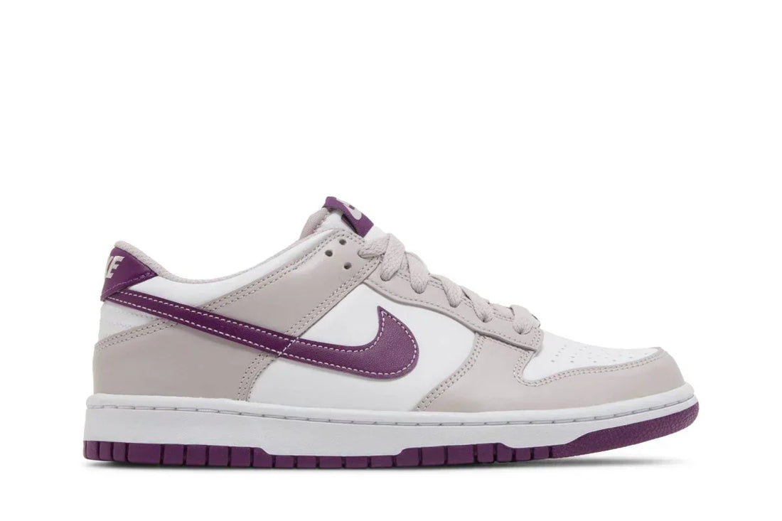 Tênis Nike Dunk Low Platinum Violet Branco vista lateral