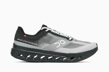 Tênis On Running Cloudsurfer Next Lumos Black Beige vista lateral