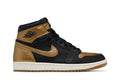 Tênis Air Jordan 1 High Og Black Metallic Gold Preto vista lateral