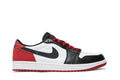Tênis Air Jordan 1 Low OG Black Toe (2023) Vermelho vista lateral