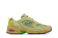Tênis New Balance 530 x Salehe Bembury Prosperity Be The Prize Verde vista lateral