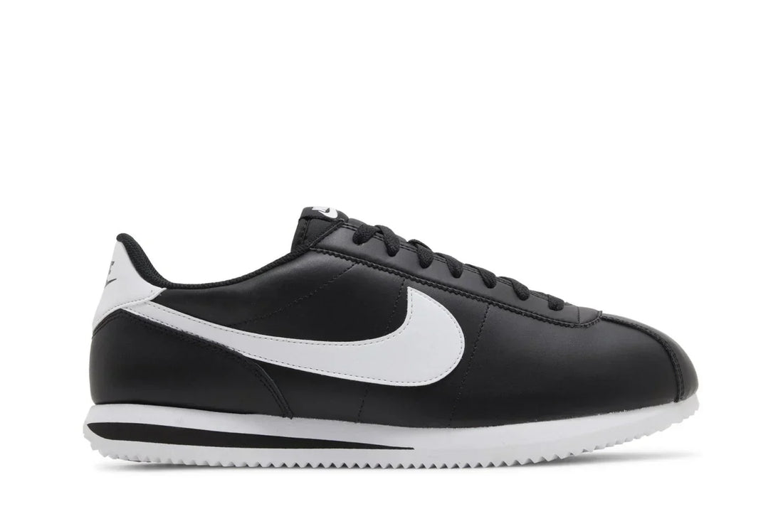 Tênis Nike Cortez Black White Preto vista lateral