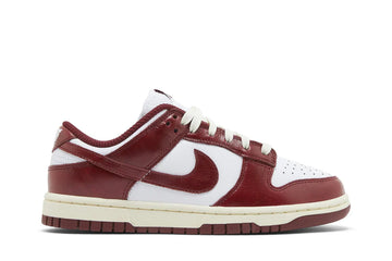Tênis Nike Dunk Low PRM Vintage Team Red Vermelho vista lateral